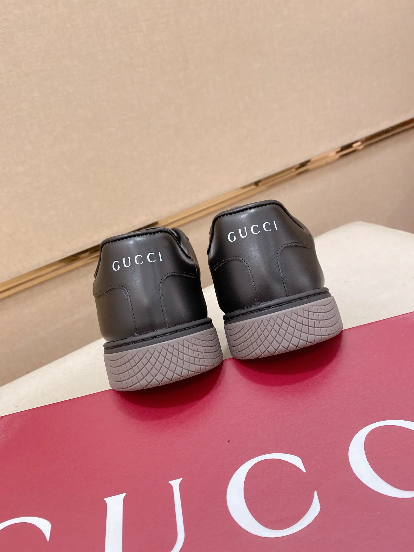 Factory price 442💰New GUCCI (Gucci) counters are available simultaneously, new men's shoes, 😘fabrics are selected imported cowhide, lining: sheepskin lining. 👍🏿 High-end ☄️ air-cushion molded anti-slip rubber outsole, exquisite lines, simple and elegant, comfortable and high-end for leisure travel. Code number: 39 to 44 (45 can be customized and cannot be returned or exchanged)